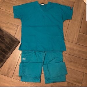 Scrub set